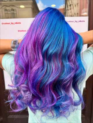 Počasí nám ještě občas přeje, tak vybíháme na chvilku ven a fotíme. Denní světlo je přeci jen denní světlo. Moc se na tu...