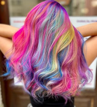 Tentokrát to nebude popisek k vlasům, ale malá upoutávka na příští týden 😉 Tipnete si v anketě co chystám? #barevnevlasy...